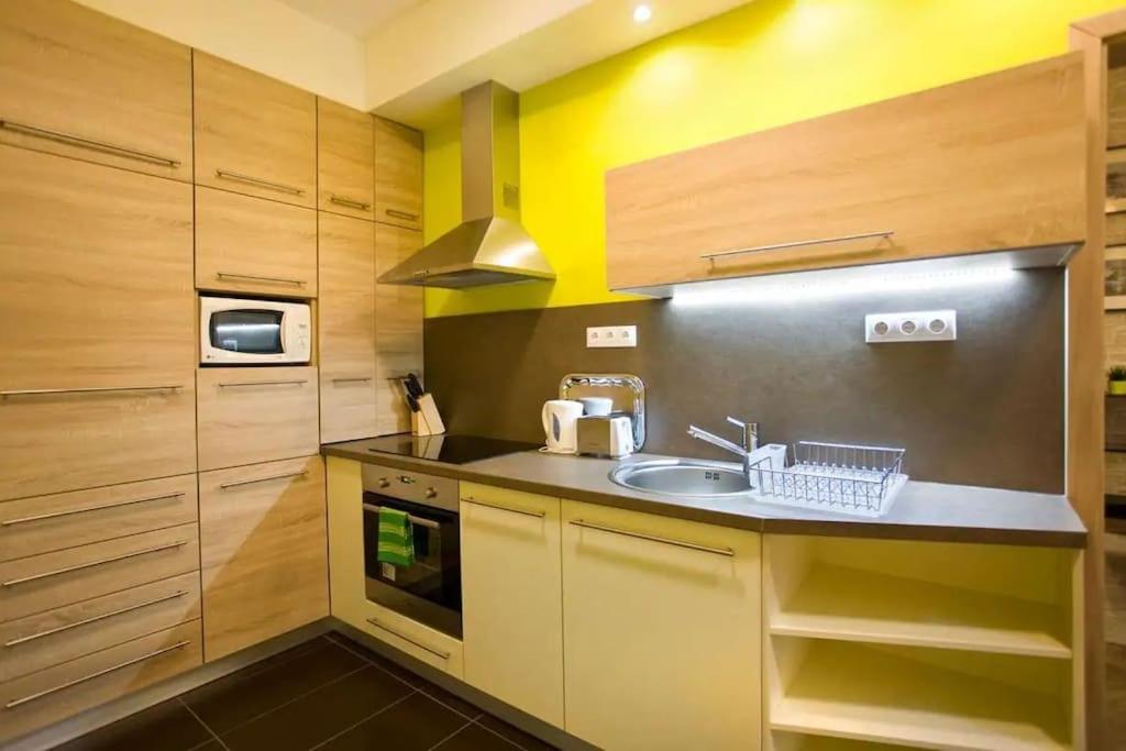 Lovely Flat Downtown Apartment Budapest